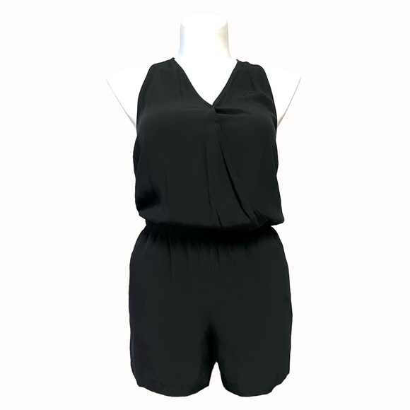 Loft Surplice Romper Playsuit Crisscross Size Medium NWT Black Resort Vacation - Picture 2 of 14